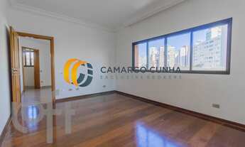 Imagem 5: Apartamento com 310 metros, possui 3 suítes e quatro vagas - Moema/SP