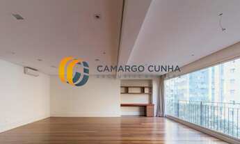 Imagem 3: Apartamento com 223 m², possui 4 dormitórios sendo três suítes e quatro vagas - Itaim Bibi