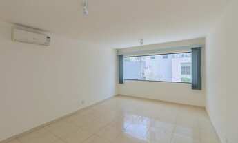 Imagem: 3 banheiro, 1 vaga na garagem, 180M² de