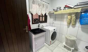 Imagem 6: Venha se encantar com este belo sobrado no coração de Penha/SC!!