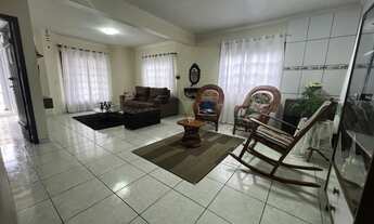 Imagem 3: Venha se encantar com este belo sobrado no coração de Penha/SC!!