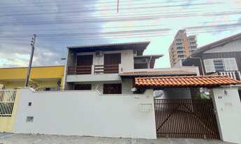 Imagem: Belo sobrado semi-mobiliado no Centro de