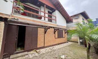 Imagem 2: Seu refúgio em estilo germânico, na quadra do mar!