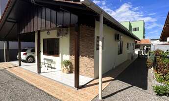 Imagem 4: Bela casa de alvenaria no centro de Penha!