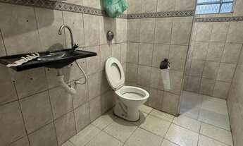 Imagem 4: Casa para alugar com dois quartos, não é individual. Zona Leste!