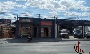 Imagem: Salao comercial com casas no fundo na Av