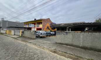 Imagem 2: Amplo terreno e casa construída para você investir com 28 metros de frente na Praia de Gra