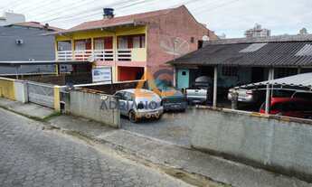 Imagem 5: Amplo terreno e casa construída para você investir com 28 metros de frente na Praia de Gra