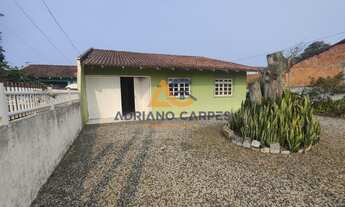 Imagem: Casa com 4 quartos há 700 metros da praia