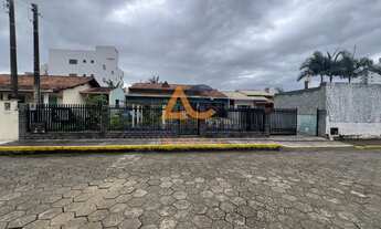 Imagem 3: Casa com amplo terreno com3 dormitórios, sendo 1 suíte, na praia do Gravatá em Navegantes