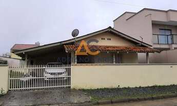 Imagem 2: Adriano Carpes Imóveis vende casa de 4 dormitórios em amplo terreno pertinho da praia no G