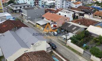 Imagem 3: Terreno com construção na Praia de Gravatá, Navegantes. Adriano Carpes Imóveis vende