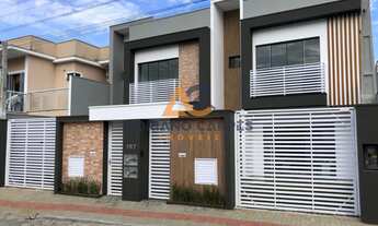 Imagem: Adriano Carpes Imóveis vende sobrado geminado