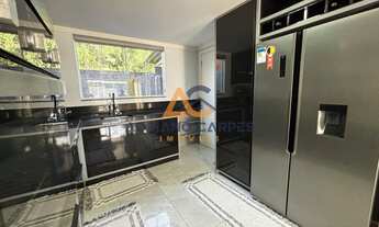 Imagem 7: Casa de alto padrão com 4 dormitórios sendo 3 suítes e banheiro social, no bairro Meia Pra