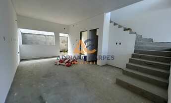 Imagem 4: Sobrado de Alto Padrão à Venda em Navegantes-SC, Bairro Gravatá 3 Quartos sendo 1 Suíte