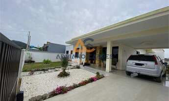 Imagem 1: Imperdível oportunidade de adquirir casa à venda em Penha-SC, com 2 quartos, 1 suite e 127