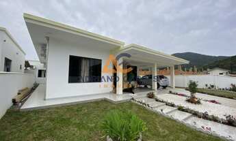 Imagem 2: Imperdível oportunidade de adquirir casa à venda em Penha-SC, com 2 quartos, 1 suite e 127