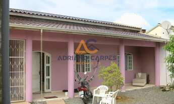 Imagem 2: Casa Quadra Mar com amplo espaço no terreno e 3 dormitórios. Adriano Carpes Imóveis Vende