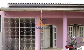 Imagem 3: Casa Quadra Mar com amplo espaço no terreno e 3 dormitórios. Adriano Carpes Imóveis Vende