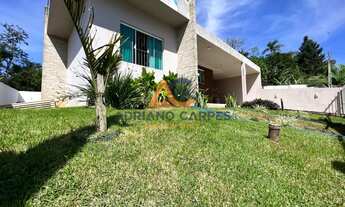 Imagem: Casa com amplo terreno e excelente acabamento