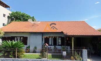 Imagem 2: Adriano Carpes vende casa com amplo terreno de 03 quartos no Centro de Penha SC a 450 metr