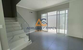 Imagem 5: Venha morar no sobrado dos seus sonhos! Localizado no centro de Piçarras, esse imóvel de a