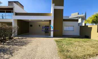 Imagem: Casa térrea de alto padrão com 3 dormitórios