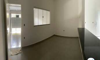 Imagem 3: Casa térrea de 2 Dormitórios, sendo 1 Suíte, 2 Vagas de garagem cobertas a venda no Bairro