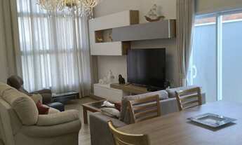 Imagem 2: Casa térrea com 3 suítes, sendo 1 com closet, 4 vagas a venda no Condomínio Villa Franca