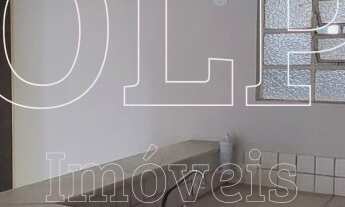 Imagem: Apartamento antigo com taco de madeira a