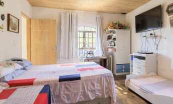 Imagem 6: Chácara com 4 Quartos e Área de Lazer Completa em Juquitiba-SP - Oportunidade Única no Ba