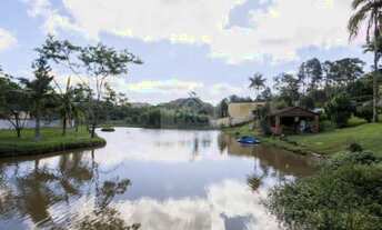 Imagem 2: Chácara com 4 Quartos e Área de Lazer Completa em Juquitiba-SP - Oportunidade Única no Ba