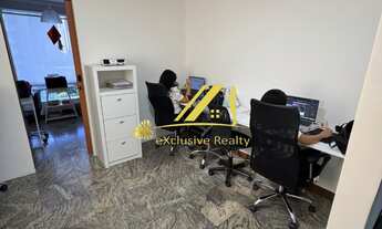 Imagem 3: Sala comercial reformada à venda. 30m2. Já com recepção e divisórias. 1 vaga rotativa Loca