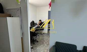 Imagem 2: Sala comercial reformada à venda. 30m2. Já com recepção e divisórias. 1 vaga rotativa Loca