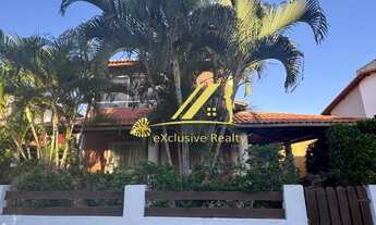 Imagem 3: Casa Duplex 4 suítes em Buraquinho para aluguel! 205m2, varanda gourmet com churrasqueira