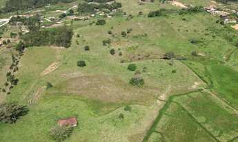 Imagem 2: Terreno rural com pastagem em Tijucas