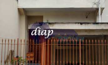 Imagem 2: Sobrado em reforma, com 2 dormitórios, sala, cozinha, 2 banheiros, quintal na lateral e um