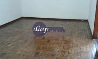 Imagem 4: Prédio com três andares, sendo a parte térrea comercial (consultórios médicos e dentários