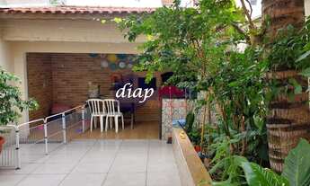 Imagem 6: Lindo sobrado amplo! São 270 m2 divididos em três dormitórios, 1 suíte e 3 banheiros. Casa