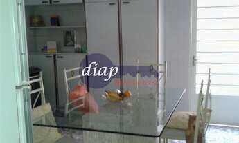 Imagem 5: Prédio com três andares, sendo a parte térrea comercial (consultórios médicos e dentários