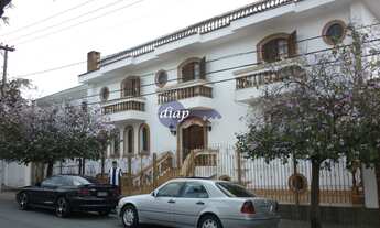 Imagem: Belíssimo sobrado colonial no jardim da