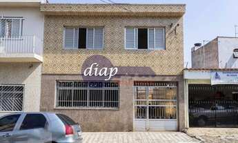 Imagem: Sobrado localizado na Vila Graciosa, entre