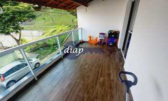 Imagem 4: Lindo sobrado com 3 dormitórios, uma suíte, cozinha planejada, varanda,quintal, corredor l