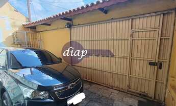 Imagem 2: Lindo sobrado com 4 quartos em cima, sendo 1 suíte, e 1 banheiro. Na parte inferior temos