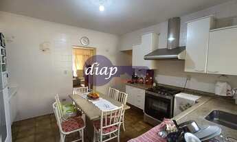 Imagem 3: Lindo sobrado com 4 quartos em cima, sendo 1 suíte, e 1 banheiro. Na parte inferior temos