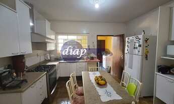 Imagem 5: Lindo sobrado com 4 quartos em cima, sendo 1 suíte, e 1 banheiro. Na parte inferior temos