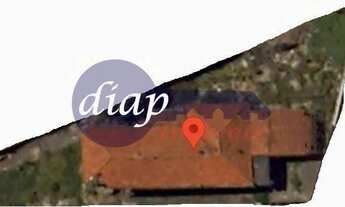 Imagem 2: Terreno com 4 metros de frente, 19,80 metros do lado direito, 25,10 metros do lado esquerd