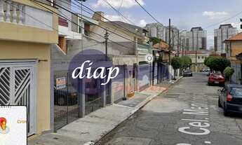 Imagem 3: Imóvel antigo à venda com 2 quartos e 1 banheiro no total. O imóvel está bem localizado, p