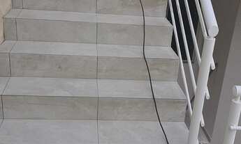 Imagem 6: 1 e 2: casa térrea com 57m²; 3 dormitórios; sala; cozinha; bwc; lavanderia e vaga de garag