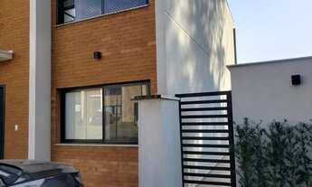 Imagem 2: Charme , elegância e natureza, é oque está casa no condomínio Quinta das Oliveiras na ci